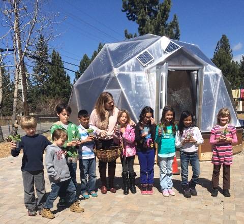 teachers-kids-plants-and-dome-web